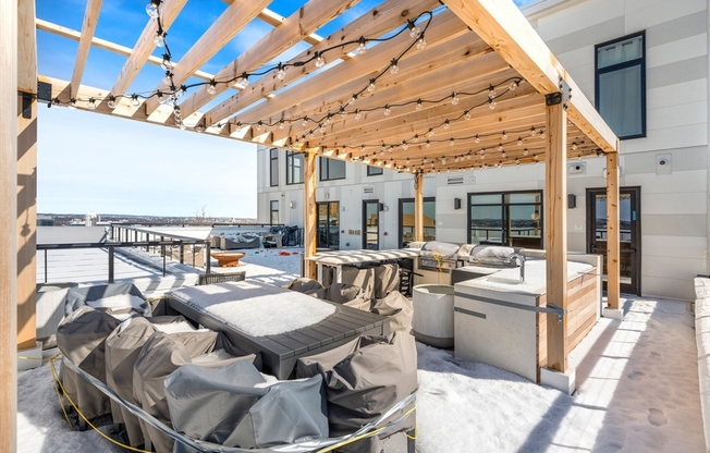 2 beds, 2 baths, 902 sqft, $4,500, Unit 710