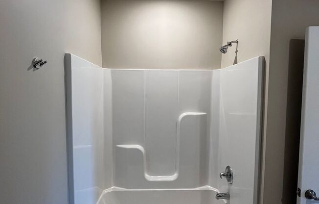 2 beds, 1 bath, 950 sqft, $1,000, Unit 114
