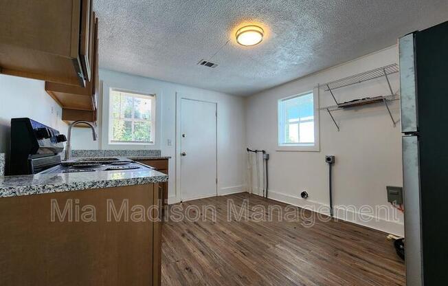 1206 MURPHY AVE