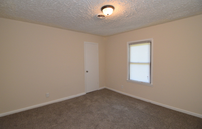 3 beds, 1 bath, $835