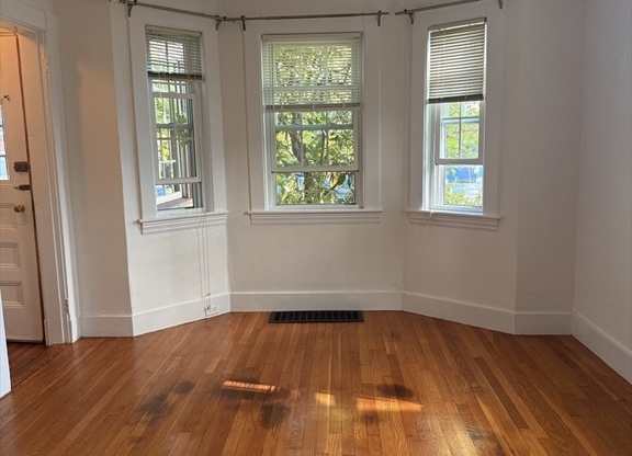 47 ABERDEEN AVE