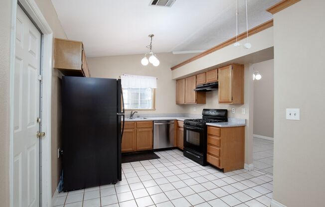 3 beds, 2 baths, $1,750