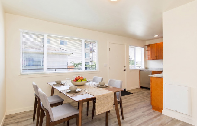 Back Nine Apartments - Located on the west slope of Queen Anne