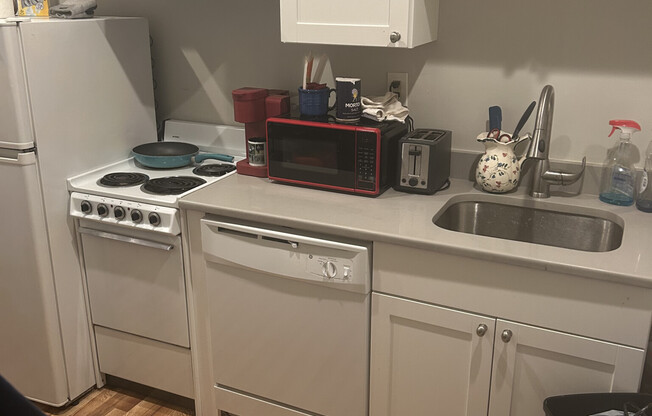 1 bed, 1 bath, $2,640, Unit 16