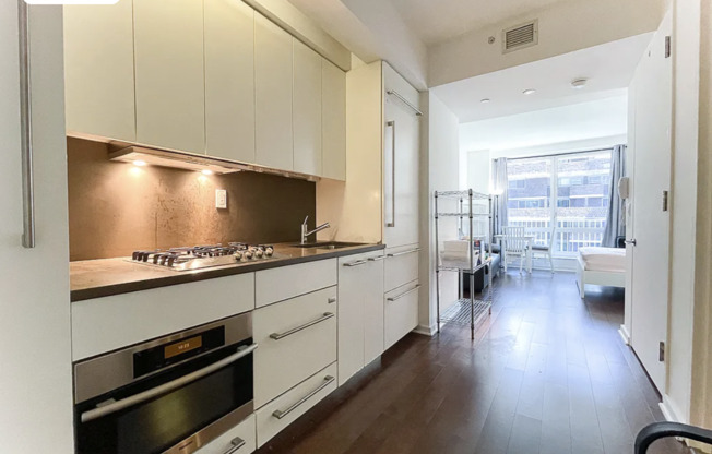 Studio, 1 bath, 430 sqft, $3,950, Unit 7J