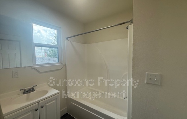 1306 E 2 ST