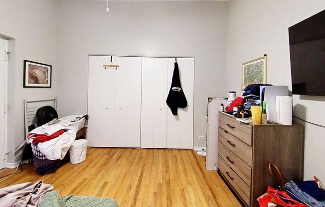 Large Duplexed Southport Corridor Two Bed/Two Bath