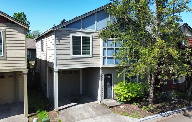 Great four bedroom home in Aloha!