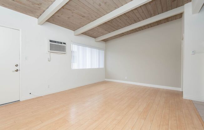 3 beds, 1.5 baths, 1,030 sqft, $3,650, Unit 11