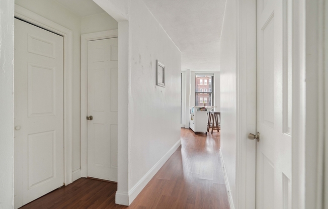 2 beds, 1 bath, 603 sqft, $3,650, Unit 4