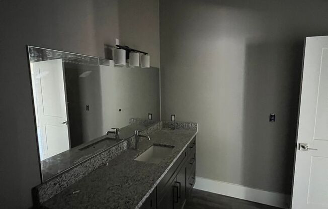 1 bed, 1 bath, 824 sqft, $905, Unit 1112