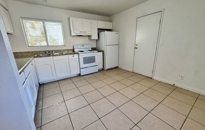Single-story 1 bedroom unit available for immediate move-in!