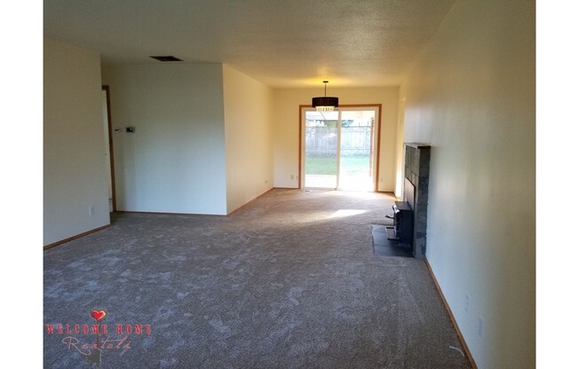 Beautiful Remodeled Rambler!!!  Open Floor plan!  NEW CARPET!! $500 off your month of choice. Ask for details on special :)