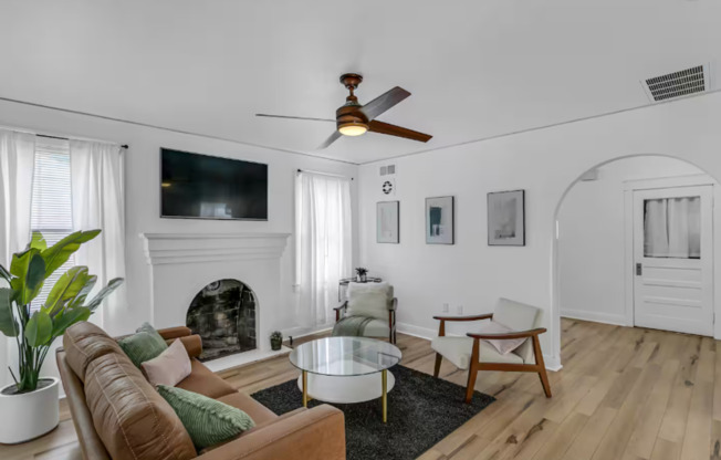 Furnished 2-Bedroom Corner Lot Home in Old Seminole Heights!