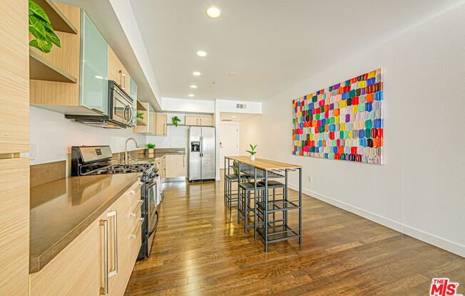 1 bed, 2 baths, 1,130 sqft, $2,800, Unit 321