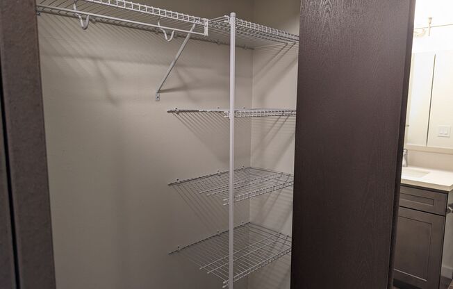 2 beds, 1 bath, 810 sqft, $2,095, Unit E107