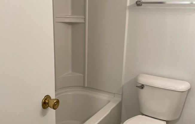 2 beds, 1 bath, 925 sqft, $1,095, Unit 42