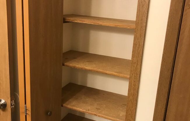 3 beds, 1 bath, 1,040 sqft, $1,695, Unit 3172-301