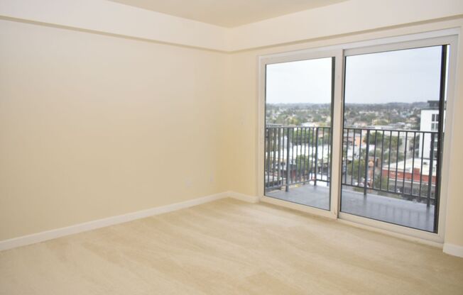 2 beds, 1 bath, $2,200, Unit UNIT 909