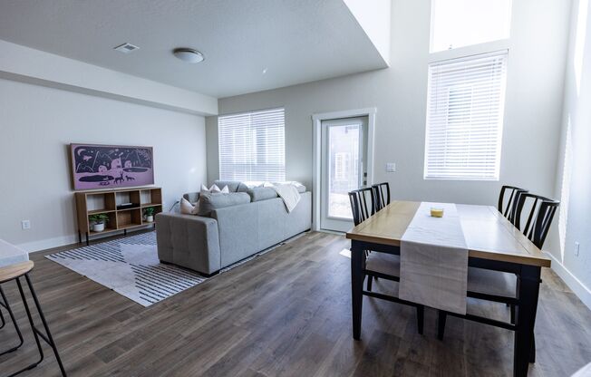 4 beds, 3 baths, $3,500, Unit 206