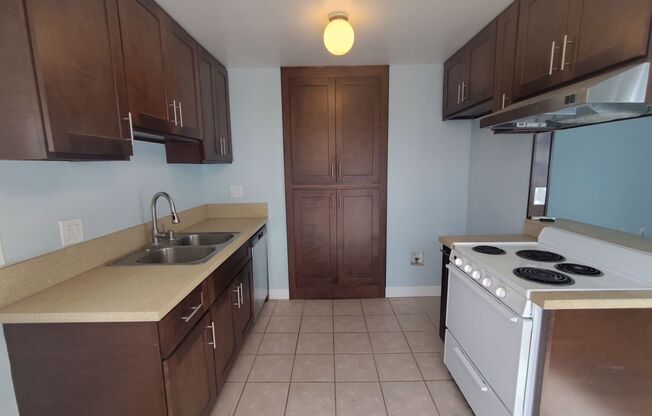 4371 Green Ave., Los Alamitos, CA 90720