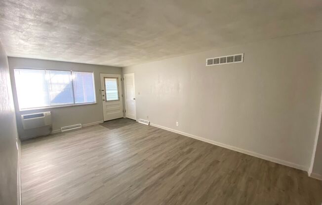 2 beds, 1 bath, 600 sqft, $750, Unit Unit 3