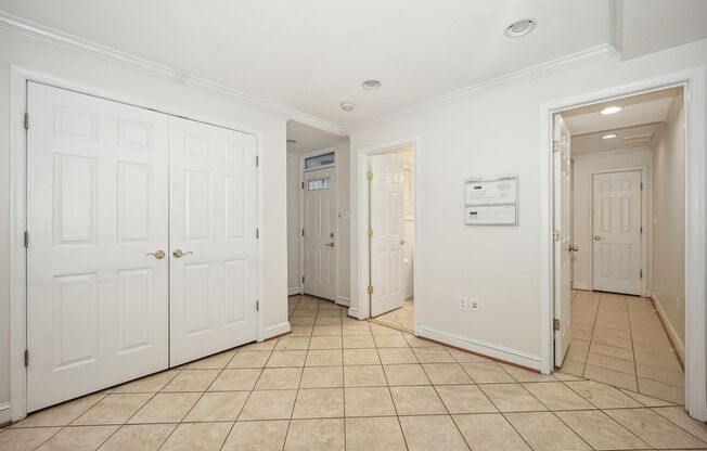 2 beds, 1 bath, $2,300