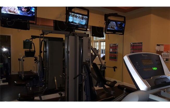 Spacious  and nice 2nd floor 2bed/1bath unit in the sought after Grand Key in South Tampa!
