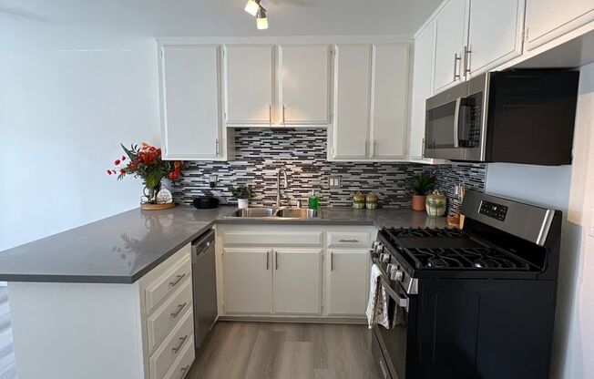 1 bed, 1 bath, 900 sqft, $2,172, Unit 381-18