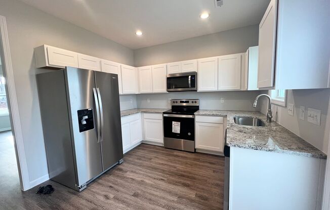 2 Bed/ 2.5 Baths-Close to Downtown Clayton!