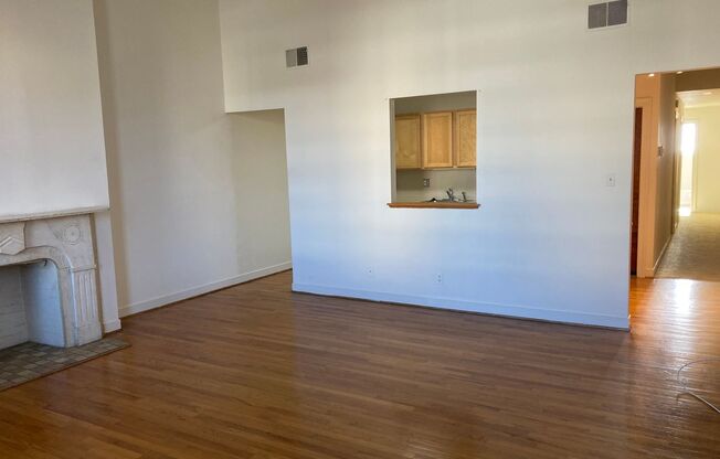 1 bed, 1 bath, 700 sqft, $1,299, Unit 13C