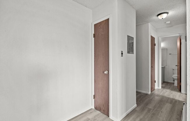 1 bed, 1 bath, 600 sqft, $1,100, Unit B-20