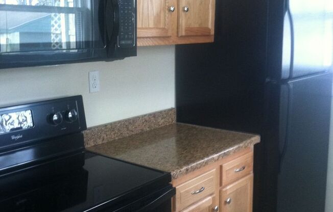 Cozy  2 Bedroom Home off Poplar Level