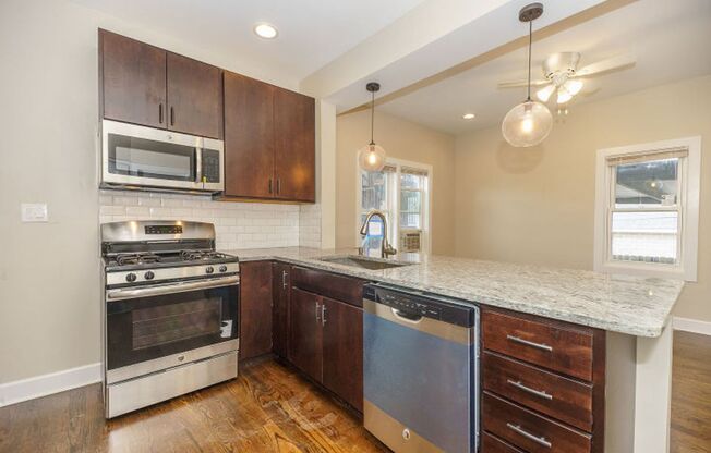 Renovated 2 Bed in Great Logan Square / East Humboldt Location