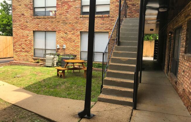 2 beds, 1 bath, $1,075, Unit 1170 #09