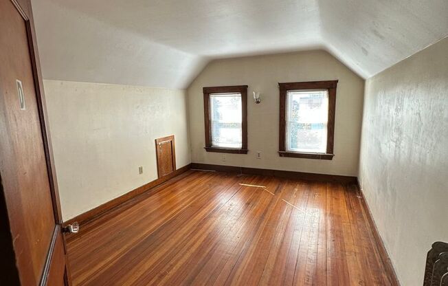 1 bed, 1 bath, $1,000, Unit 2D