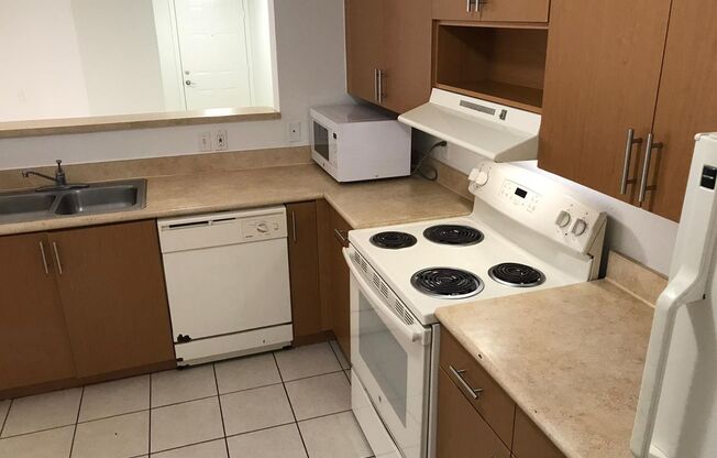 Welcome to Your Ideal Home in North Miami's Gated Community