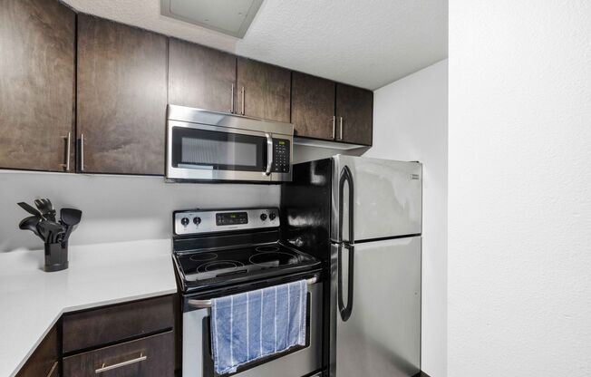 1 bed, 1 bath, 680 sqft, $1,147, Unit 906