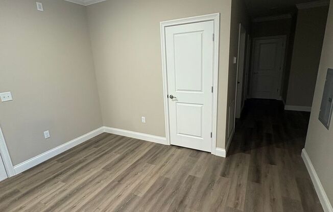 2 beds, 1 bath, 950 sqft, $1,100, Unit 215