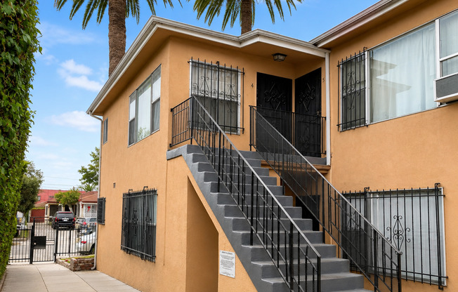 533 W. 75th Street Los Angeles, CA 90044