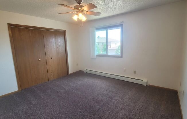 3 beds, 1 bath, 1,220 sqft, $1,299, Unit 124