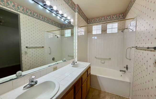 2 beds, 2 baths, $1,300, Unit # B 20 1045