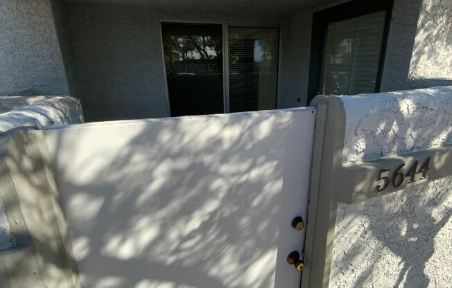 NE Townhome with new upgraded stainless steel appliances