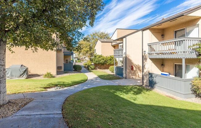 1 bed, 1 bath, 555 sqft, $1,795, Unit 36