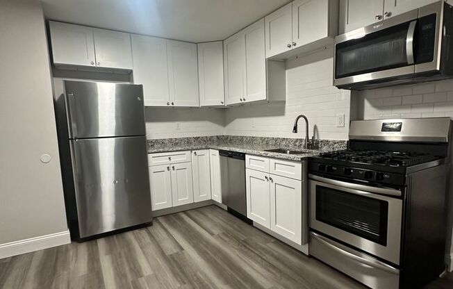 2 beds, 1 bath, $2,150, Unit 11