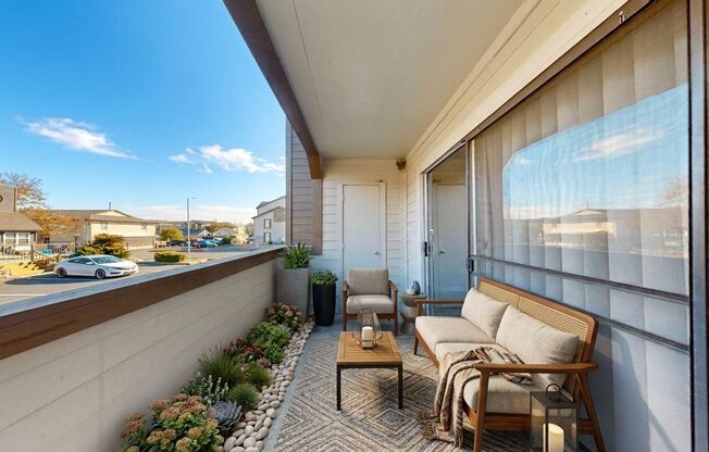 2 beds, 1 bath, 745 sqft, $1,100