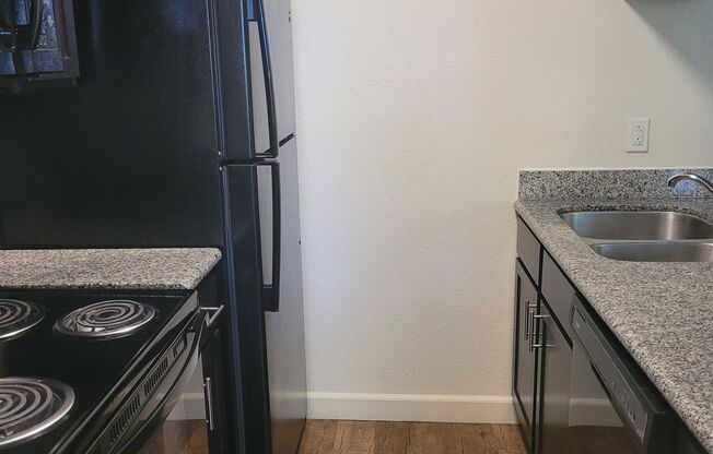 2 beds, 1 bath, 900 sqft, $1,100