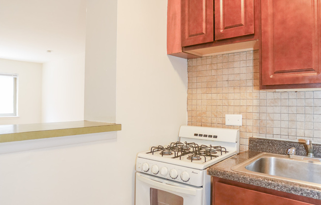 1055 W CATALPA