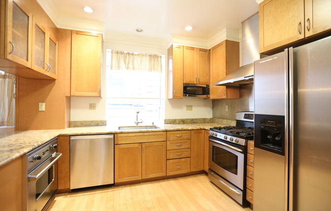 2566-2568 22nd Avenue