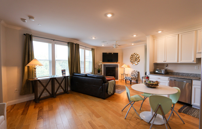 2 beds, 2 baths, 1,000 sqft, $7,500, Unit 9